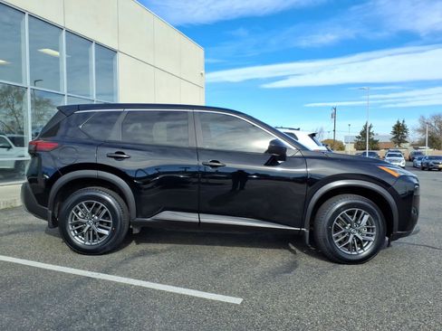 Used 2023 Nissan Rogue S image 8