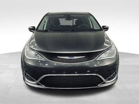 Used 2018 Chrysler Pacifica Touring Plus FWD image 2