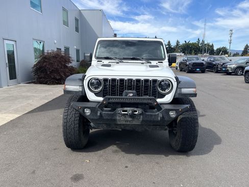 Certified 2024 Jeep Gladiator Rubicon w/ Technology Group AWD/4WD image 8