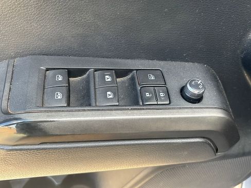 Used 2018 Toyota Tacoma TRD Sport w/ Technology Package image 6