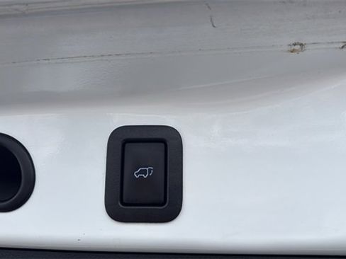 Used 2016 Toyota Highlander XLE image 29