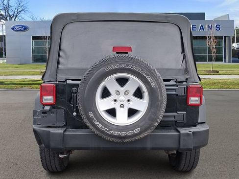 Used 2012 Jeep Wrangler Unlimited Sport AWD/4WD image 3