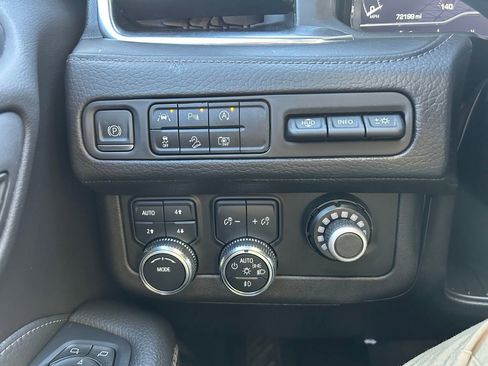 Used 2023 GMC Yukon XL Denali image 22