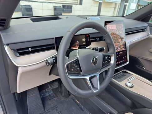 Used 2025 Volvo EX90 Ultra AWD/4WD image 13