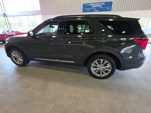 Used 2023 Ford Explorer XLT w/ Equipment Group 202A AWD/4WD image 11