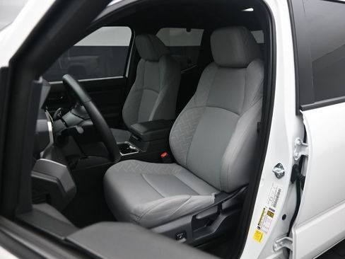 Used 2025 Toyota Tacoma SR5 AWD/4WD image 8