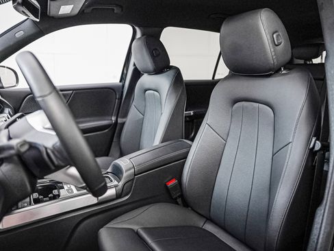 Certified 2025 Mercedes-Benz GLB 250 image 12