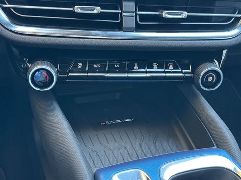 New 2026 Chevrolet Equinox EV LT image 24