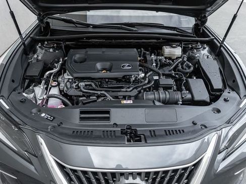 Used 2024 Lexus ES 300h w/ Luxury Package image 15