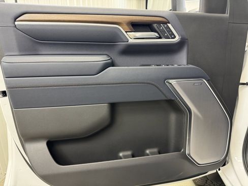 Used 2025 Chevrolet Silverado 2500 High Country w/ High Country Premium Package image 9