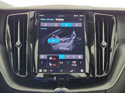 Certified 2025 Volvo XC60 T8 Core w/ Protection Package Premier AWD/4WD image 22