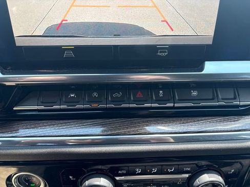 Used 2024 Chevrolet Silverado 1500 LT AWD/4WD image 36