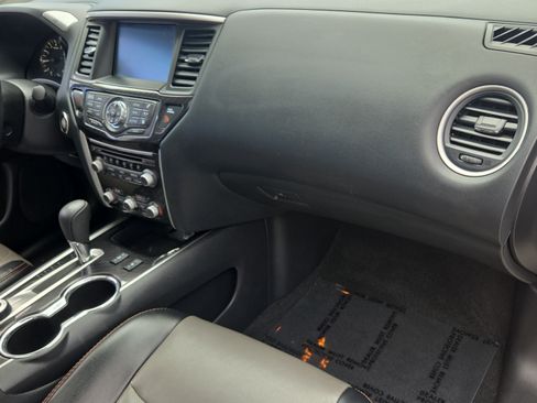 Used 2020 Nissan Pathfinder SL AWD/4WD image 19
