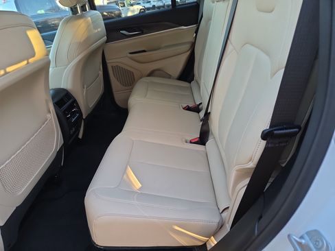 Certified 2023 Jeep Grand Cherokee Limited image 12