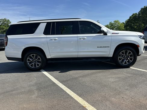 Certified 2023 Chevrolet Suburban Z71 w/ Luxury Package AWD/4WD image 4