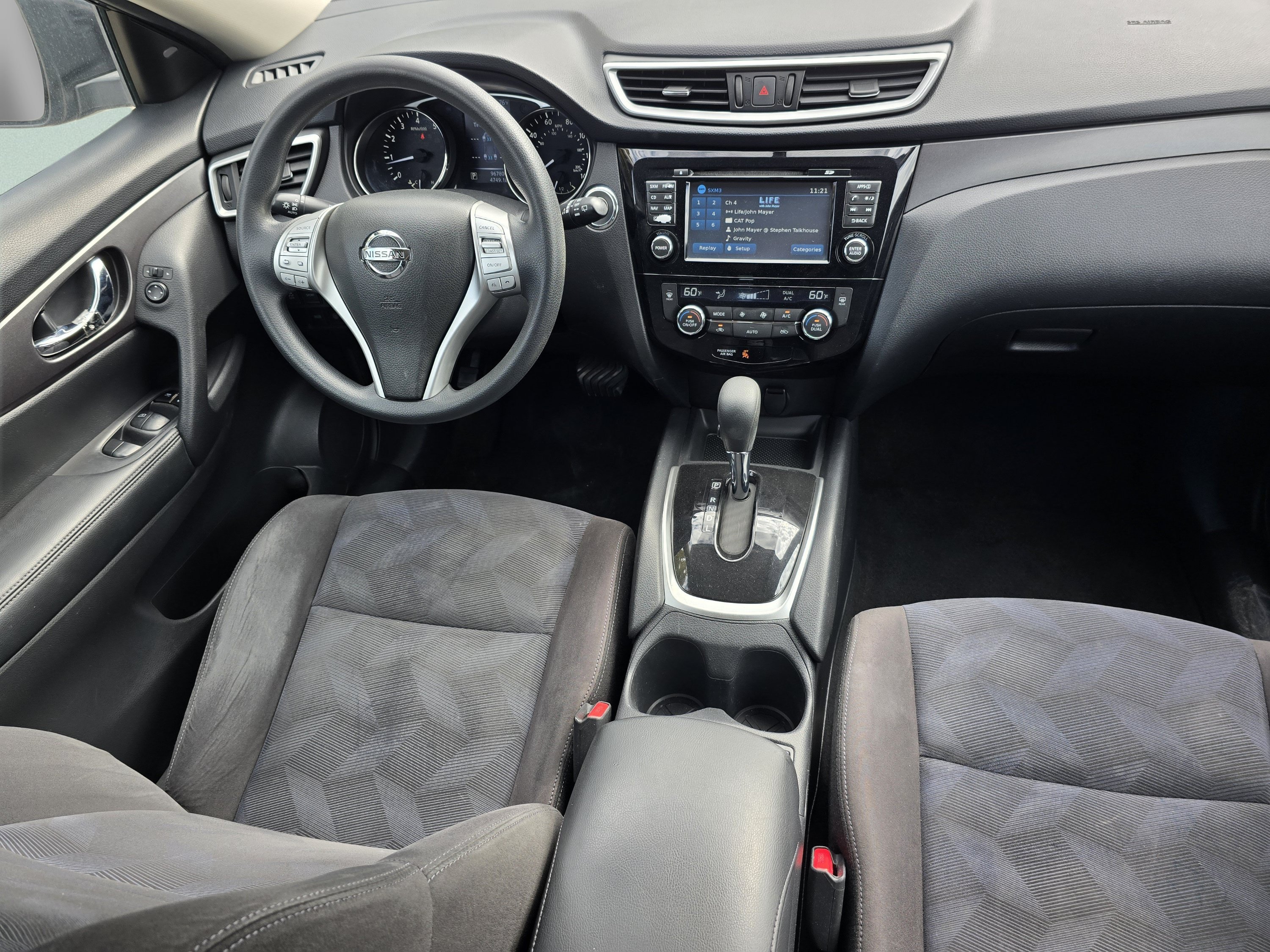 Used 2015 Nissan Rogue SV w/ SV Premium Package AWD/4WD image 29