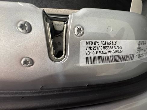 Used 2024 Chrysler Pacifica Touring-L FWD image 30