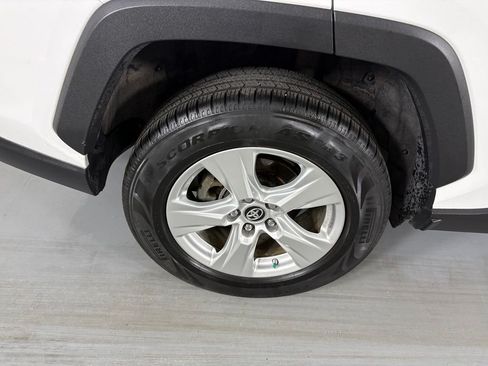 Used 2019 Toyota RAV4 XLE FWD image 11