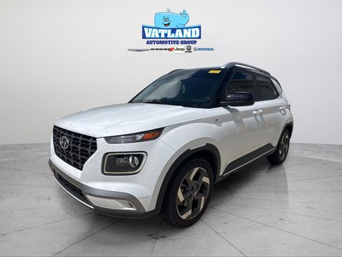 Used 2023 Hyundai Venue Limited FWD image 2