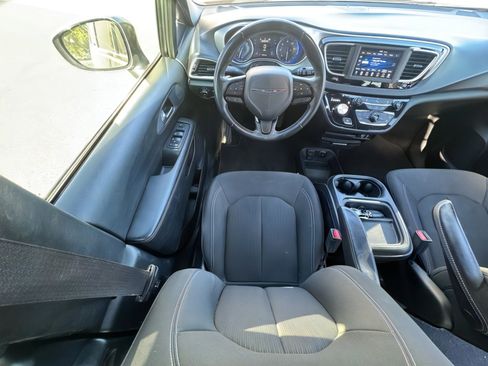 Used 2018 Chrysler Pacifica Touring Plus w/ S Appearance Package image 15