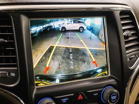 Used 2017 Jeep Grand Cherokee Overland image 23