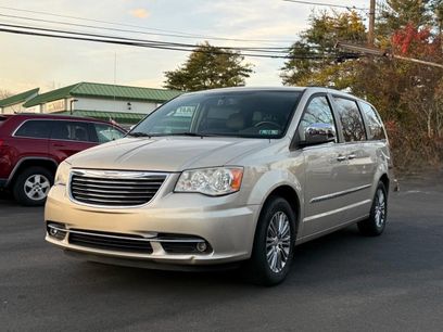 Used 2014 Chrysler Town & Country Touring-L w/ Driver Convenience Group