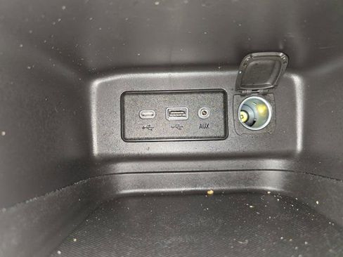 Used 2024 Chevrolet Equinox LT image 31