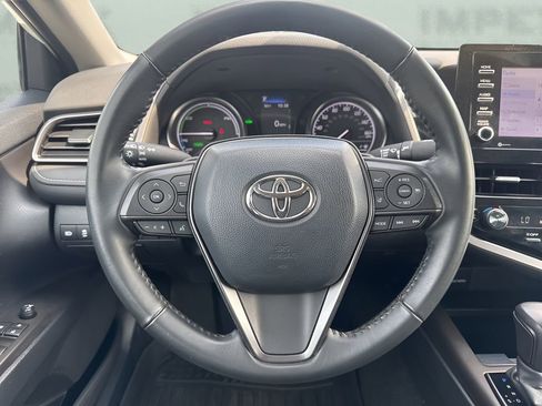 Used 2023 Toyota Camry SE w/ Convenience Package image 13