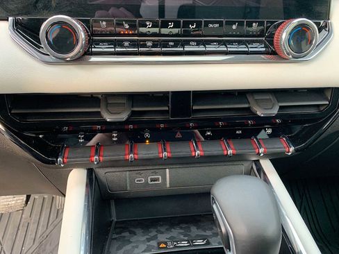 Certified 2024 GMC Canyon AT4X image 17