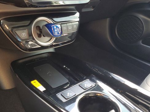 Used 2021 Toyota Prius Prime XLE image 28