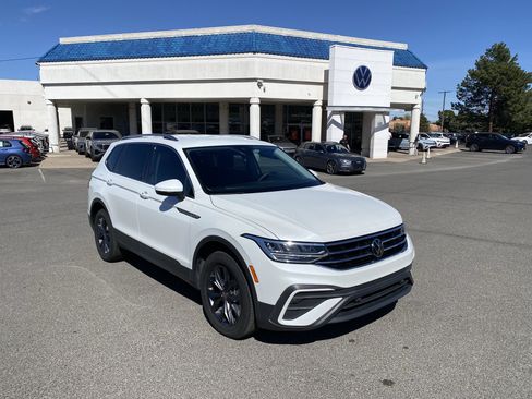 Used 2023 Volkswagen Tiguan SE FWD image 5