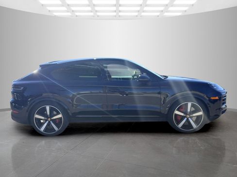 Used 2025 Porsche Cayenne S AWD/4WD image 4