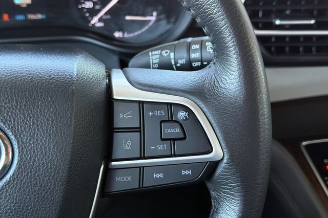 Used 2024 Toyota Sienna XLE FWD image 30