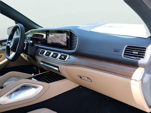 New 2026 Mercedes-Benz GLS 450 4MATIC image 9