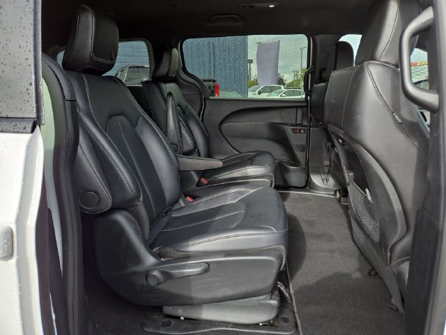 Used 2024 Chrysler Pacifica Limited FWD image 40
