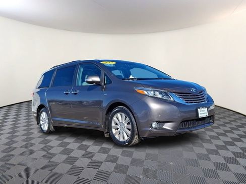Used 2017 Toyota Sienna Limited image 2
