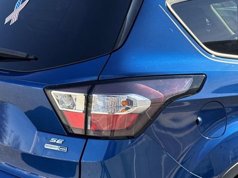 Used 2018 Ford Escape SE w/ SE Sport Appearance Package image 9