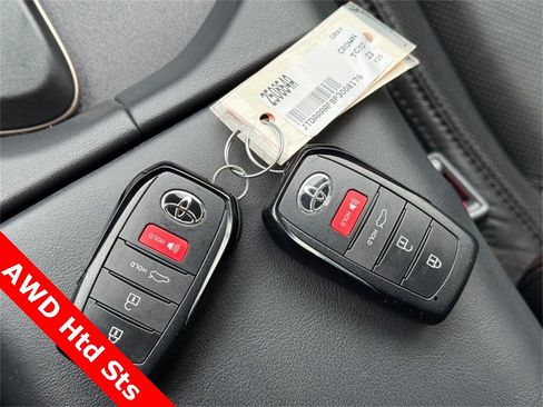 Used 2023 Toyota Crown XLE image 31