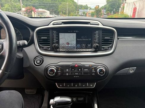 Used 2017 Kia Sorento SX FWD image 12