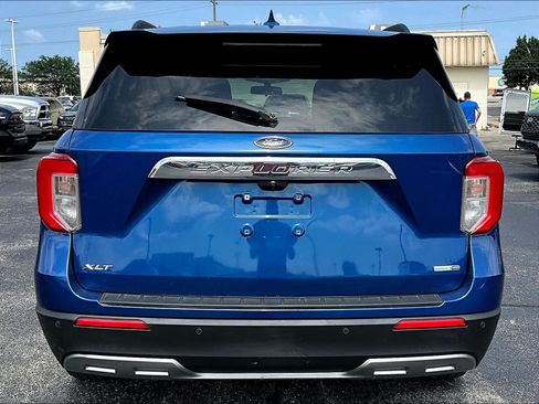 Used 2020 Ford Explorer XLT w/ Equipment Group 202A AWD/4WD image 5
