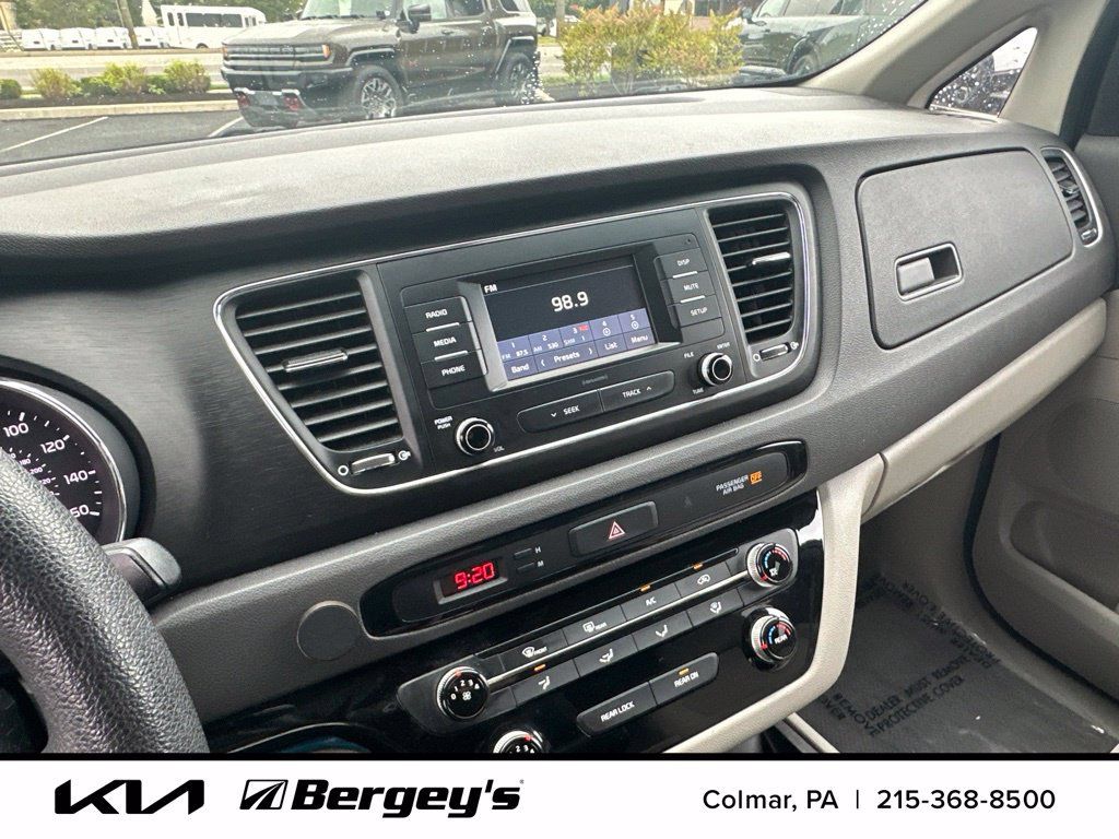 Used 2018 Kia Sedona LX FWD image 21