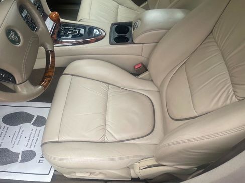 Used 2004 Jaguar XJ8 image 14