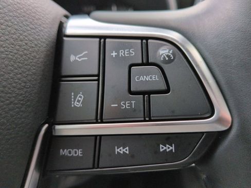 Used 2021 Toyota Highlander XLE image 26