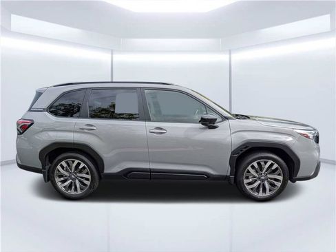 Used 2025 Subaru Forester Touring AWD/4WD image 3