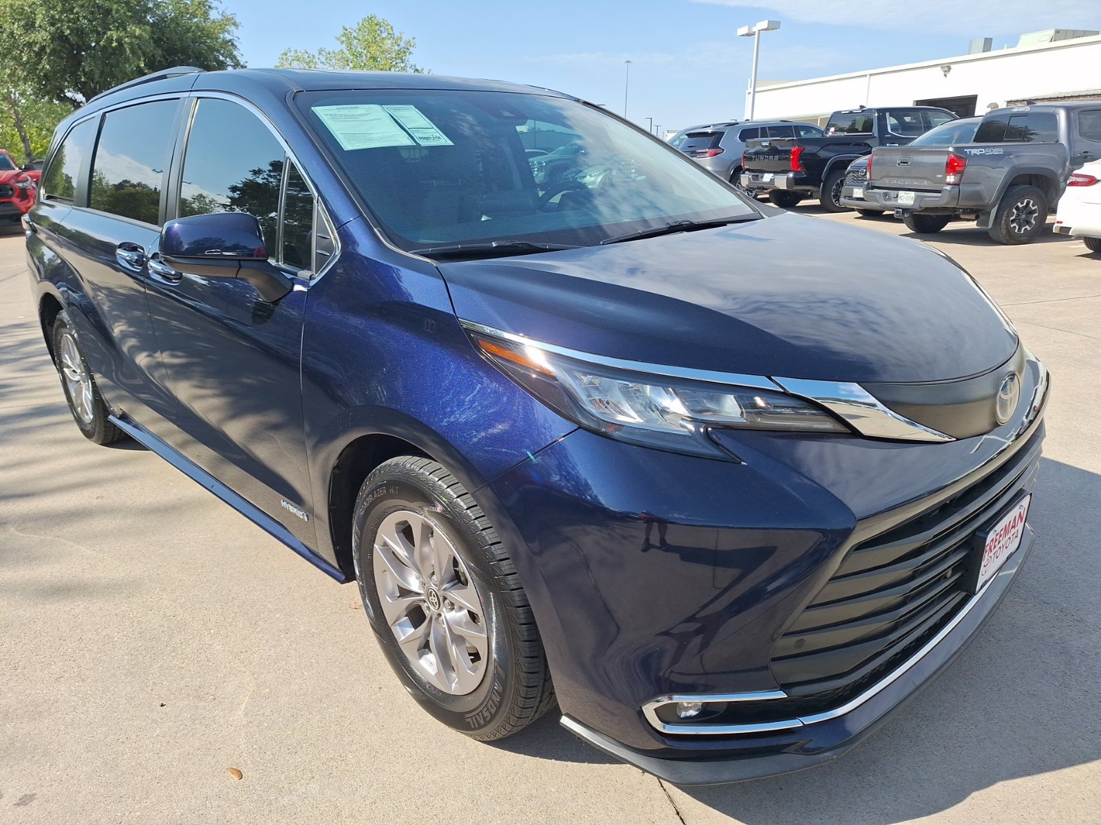 Used 2021 Toyota Sienna XLE FWD image 8
