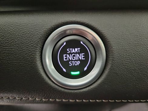 Used 2023 Cadillac Escalade ESV Premium Luxury AWD/4WD image 31