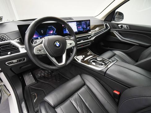 Used 2023 BMW X7 xDrive40i w/ Dynamic Handling Package image 15