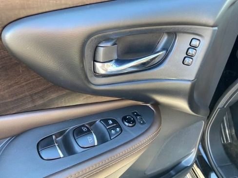 Used 2021 Nissan Murano Platinum AWD/4WD image 16