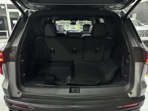 Used 2024 Chevrolet Traverse LT w/ Midnight/Sport Edition AWD/4WD image 35