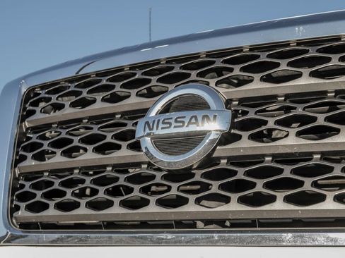 Used 2017 Nissan Titan SV image 46